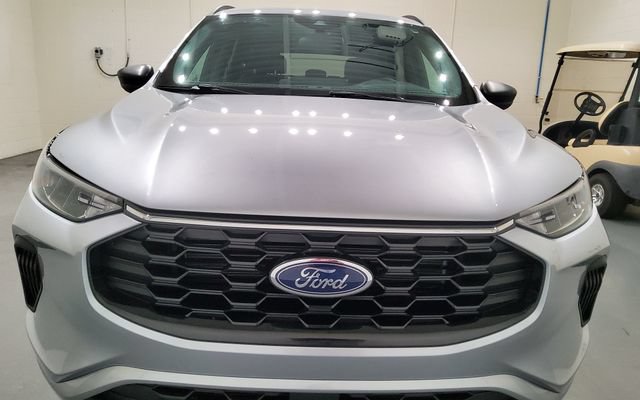 Used 2023 Ford Escape ST-Line w/ Tech Pack #1 FWD image 3