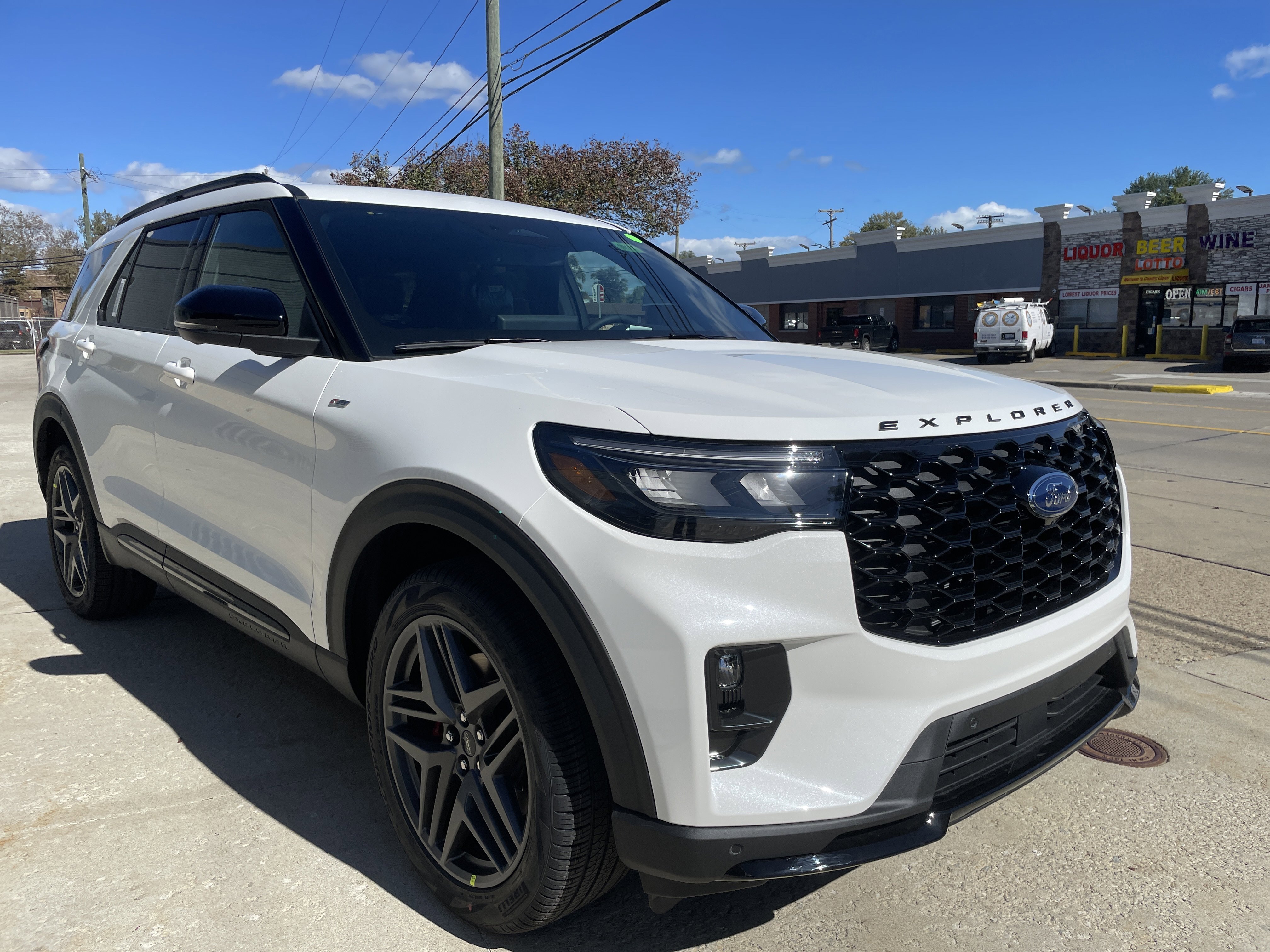 New 2026 Ford Explorer ST-Line image 2