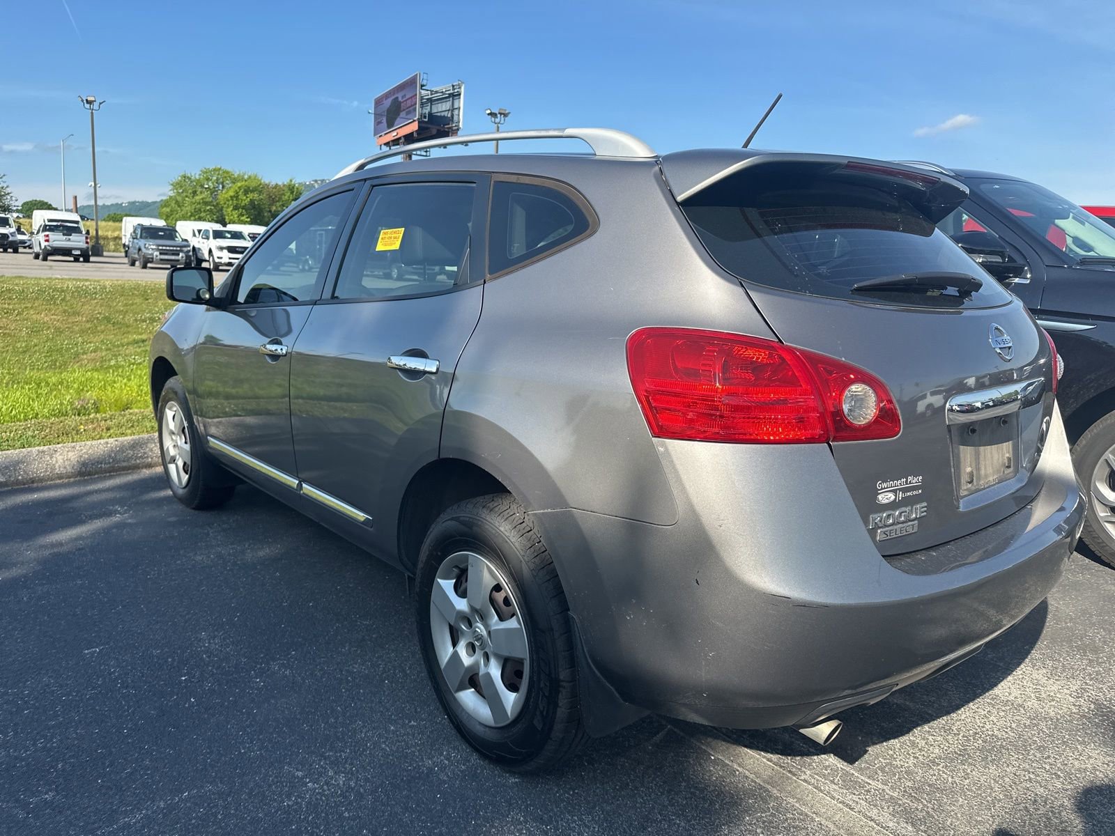 Used 2015 Nissan Rogue S w/ Convenience Package FWD image 4