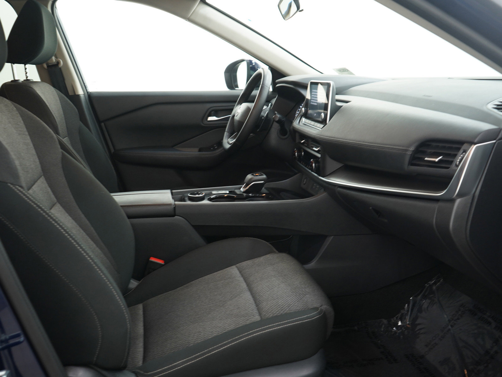 Used 2025 Nissan Rogue SV image 11