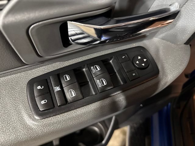 Used 2017 RAM 1500 SLT AWD/4WD image 3
