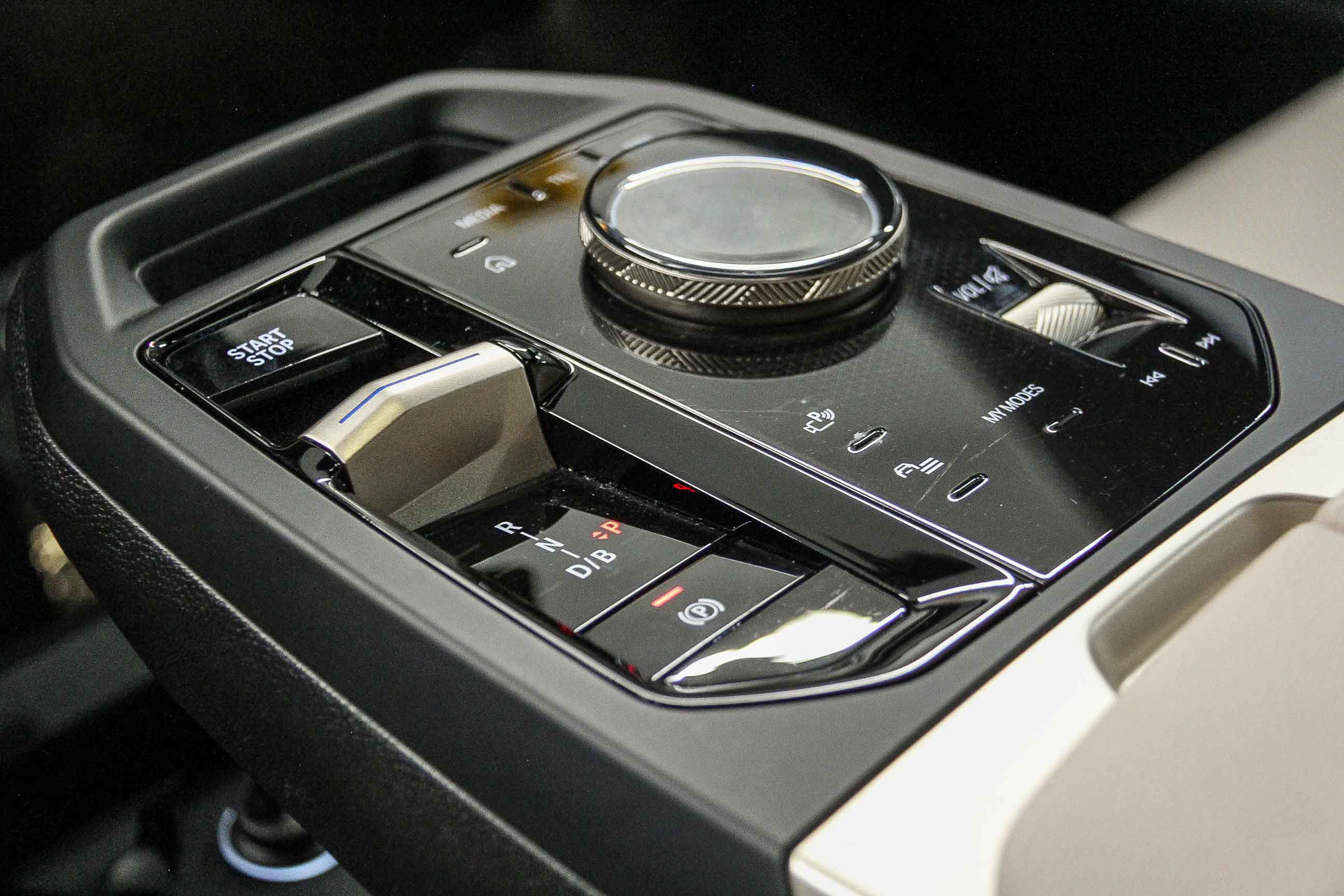 Used 2026 BMW iX xDrive45 w/ Premium Package image 19