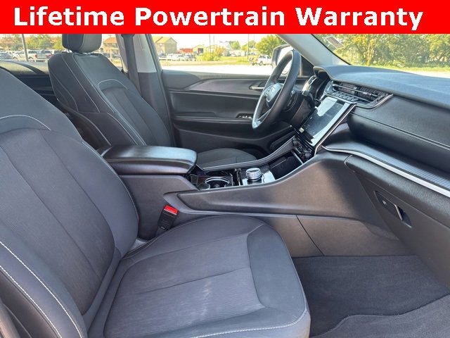 Used 2023 Jeep Grand Cherokee L Laredo image 16