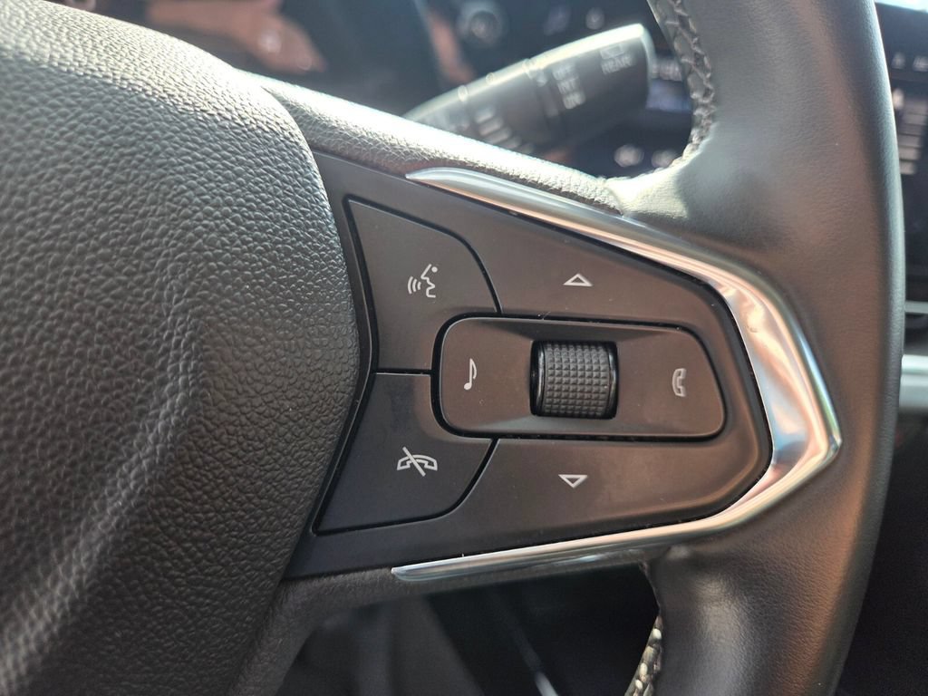 Used 2025 Chevrolet Trax LT w/ LT Convenience Package FWD image 14