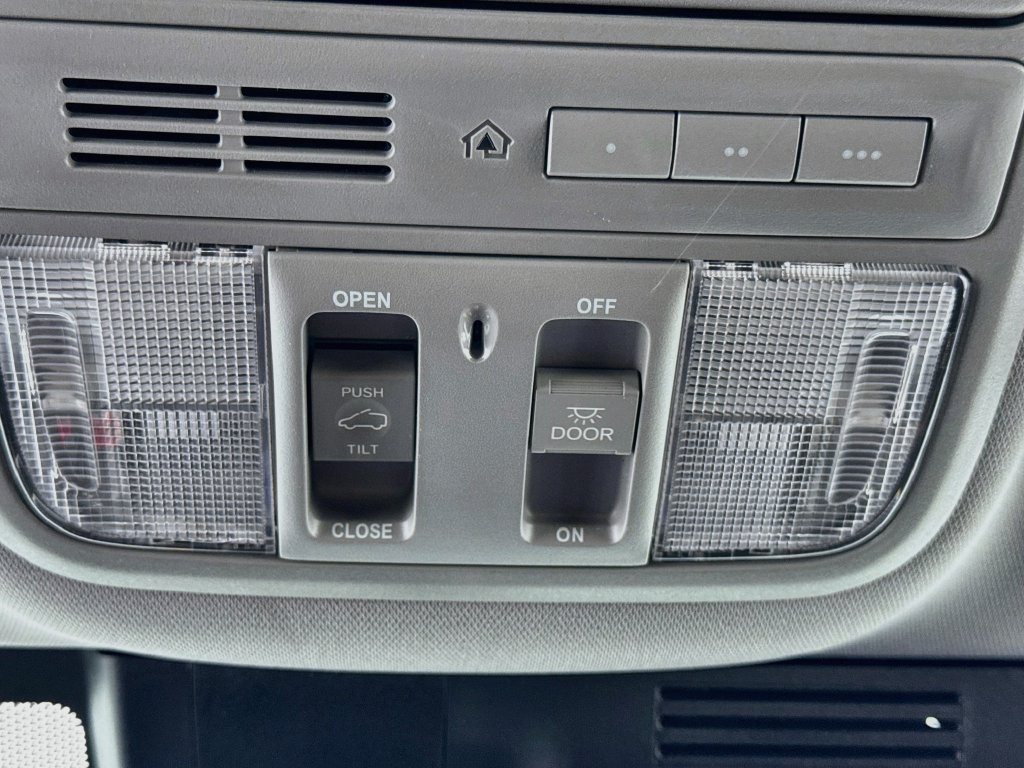 Used 2022 Honda CR-V Touring image 13