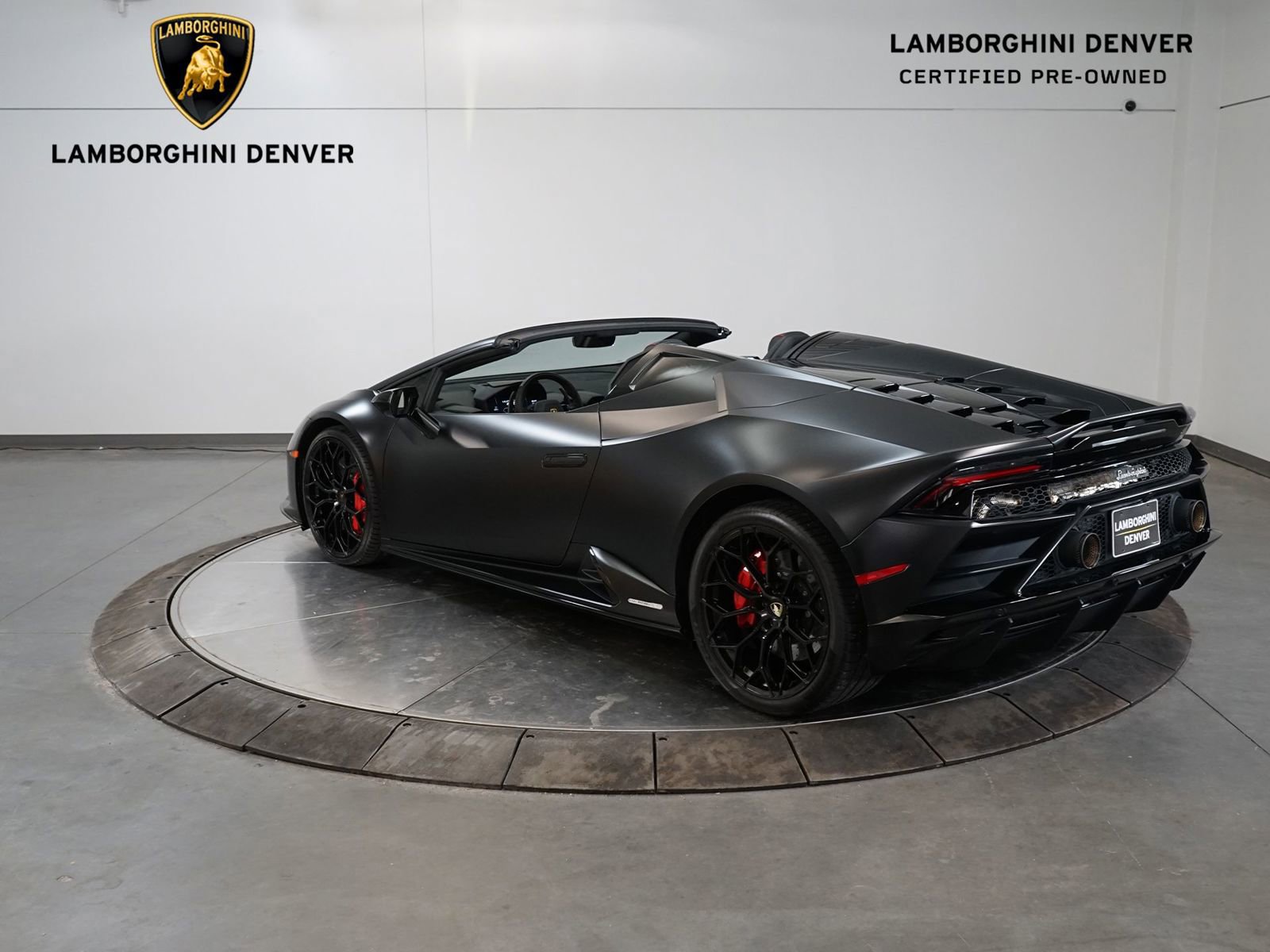Used 2023 Lamborghini Huracan EVO image 3