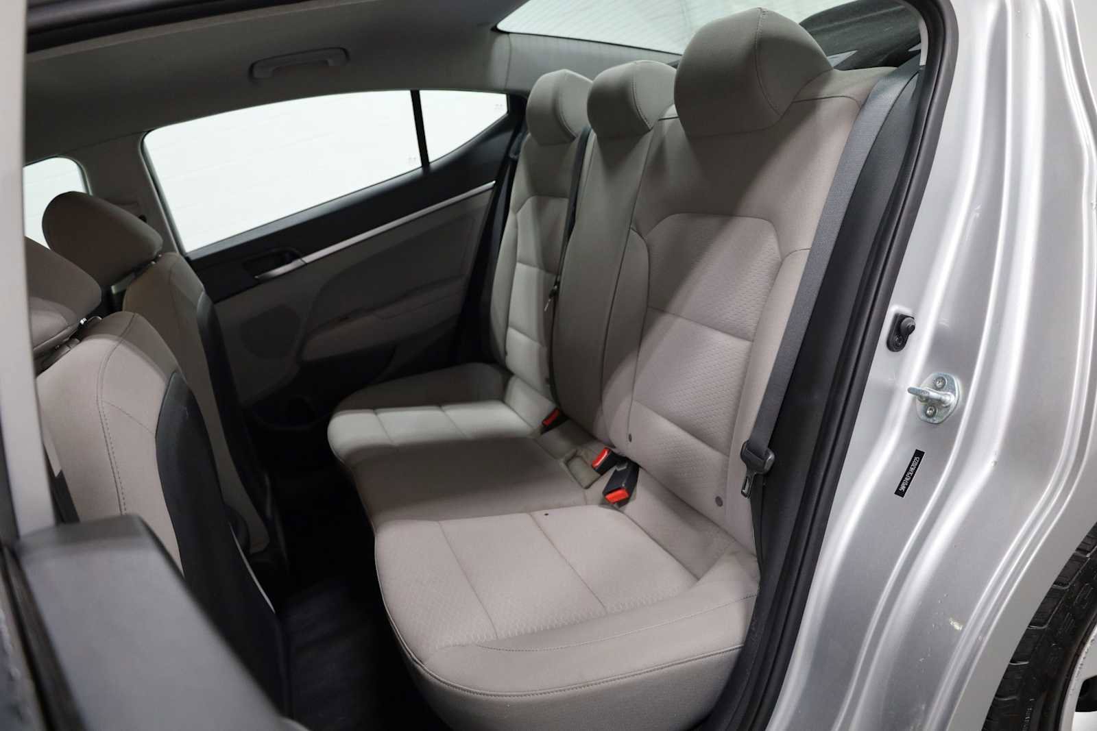 Used 2020 Hyundai Elantra SE image 31