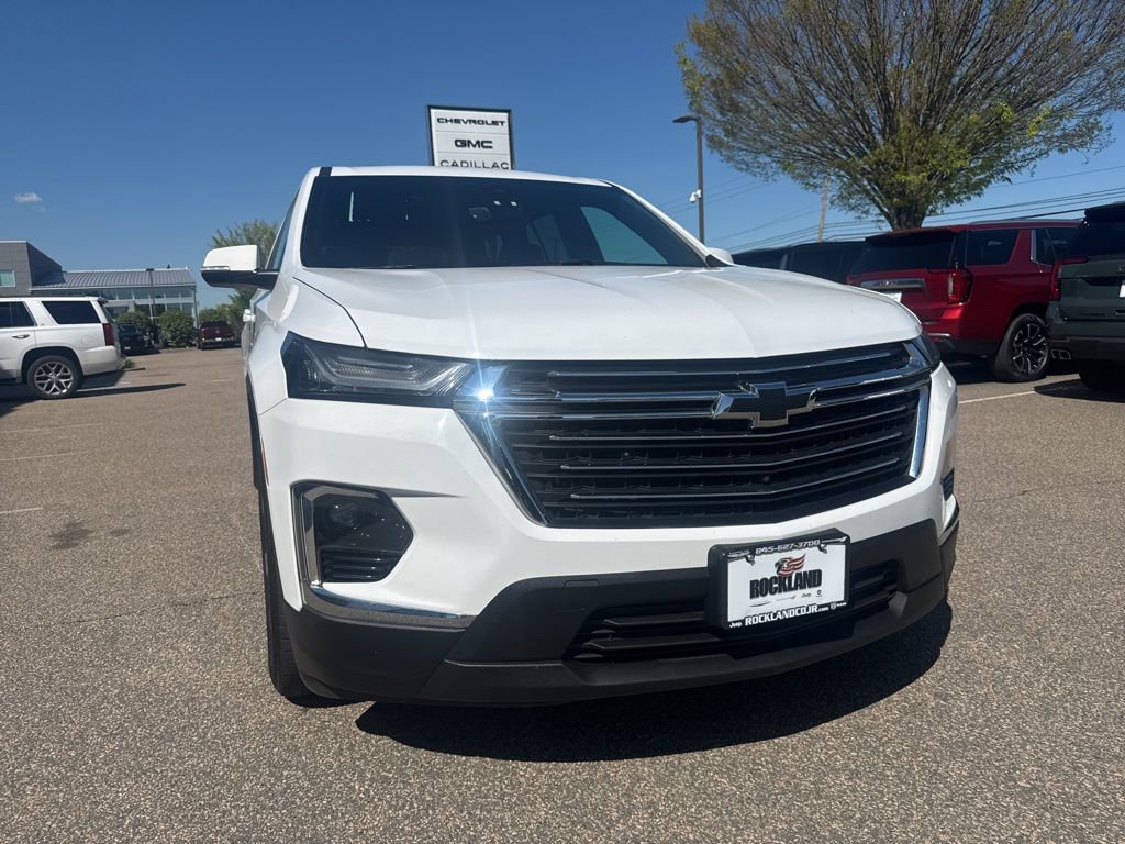 Used 2023 Chevrolet Traverse LT w/ LT Premium Package AWD/4WD image 2