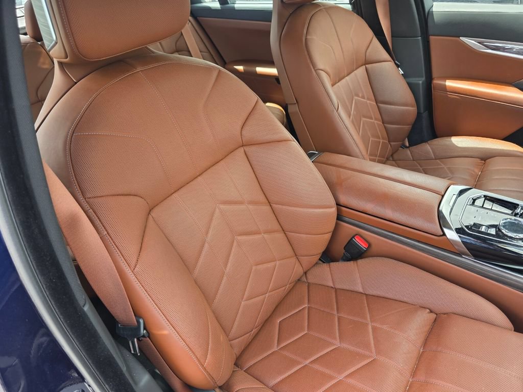 Certified 2023 BMW 760i xDrive AWD/4WD image 23