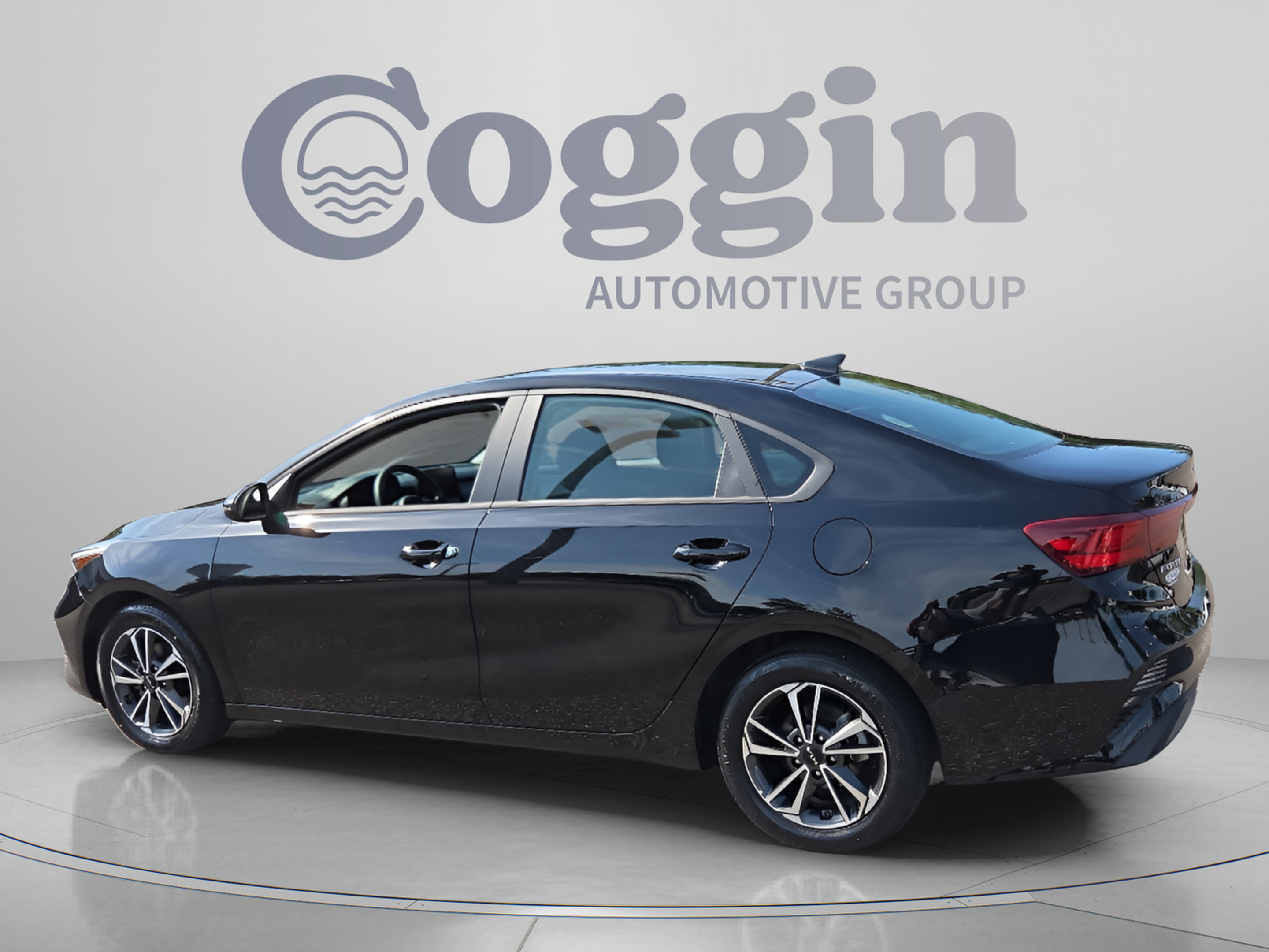 Used 2024 Kia Forte LXS w/ LXS Technology Package FWD image 3