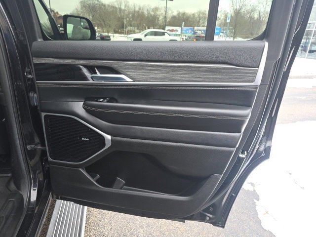 Used 2022 Jeep Wagoneer Series III w/ Premium Group I image 12