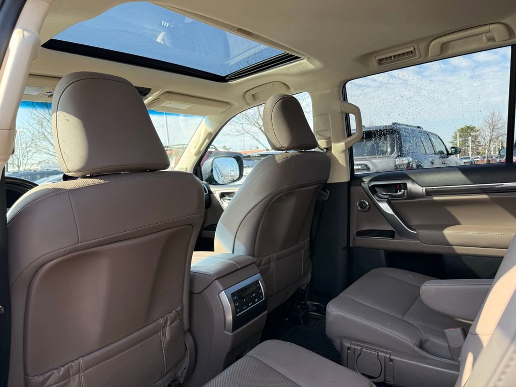 Used 2023 Lexus GX 460 Premium w/ Accessory Package image 16