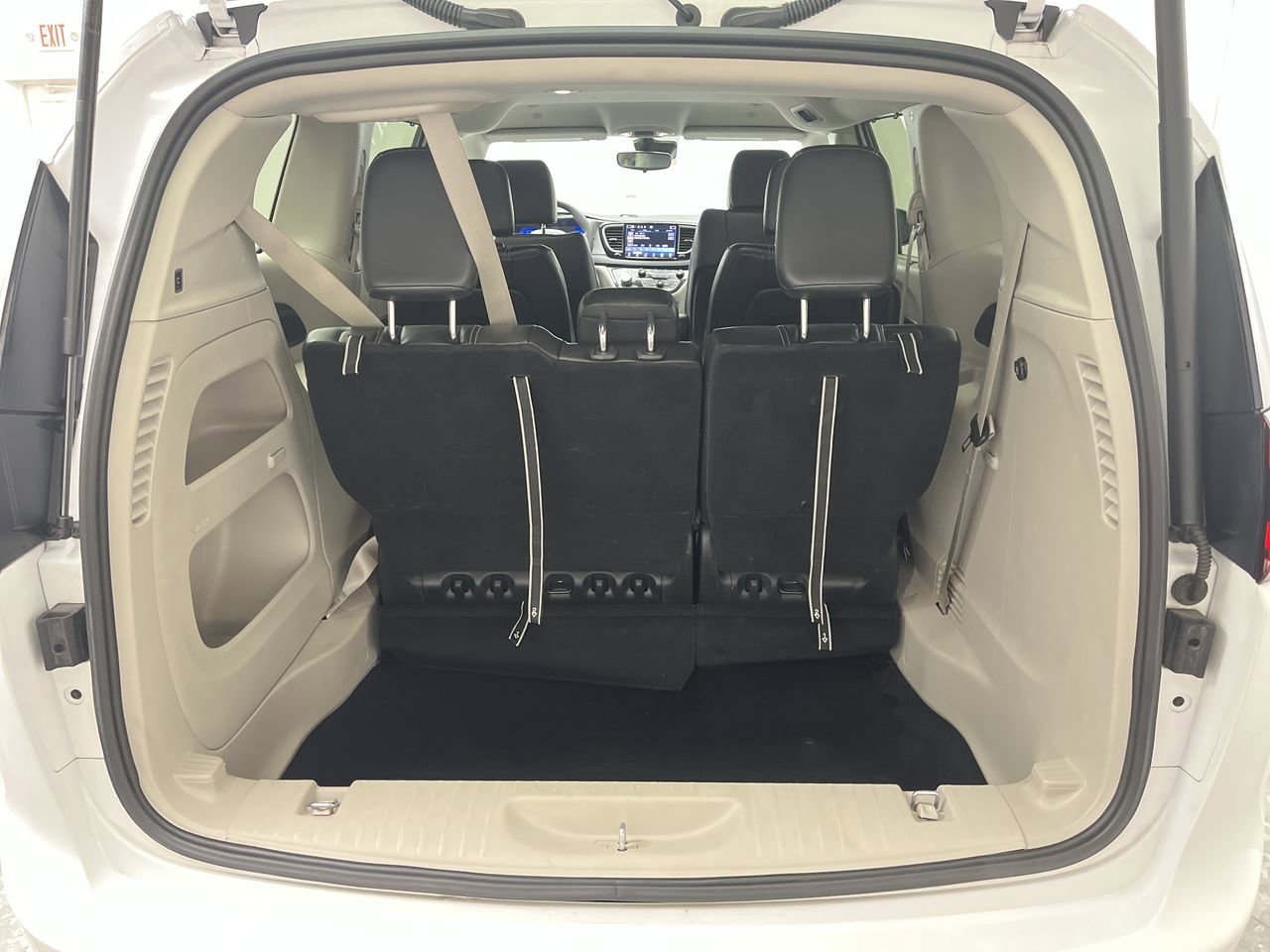 Used 2024 Chrysler Pacifica Touring-L FWD image 29