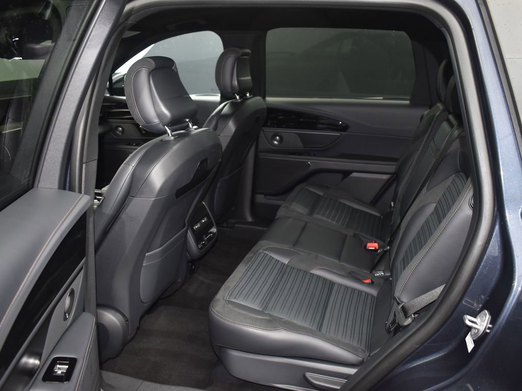 Used 2024 Lincoln Nautilus Reserve w/ Equipment Group 202A image 11