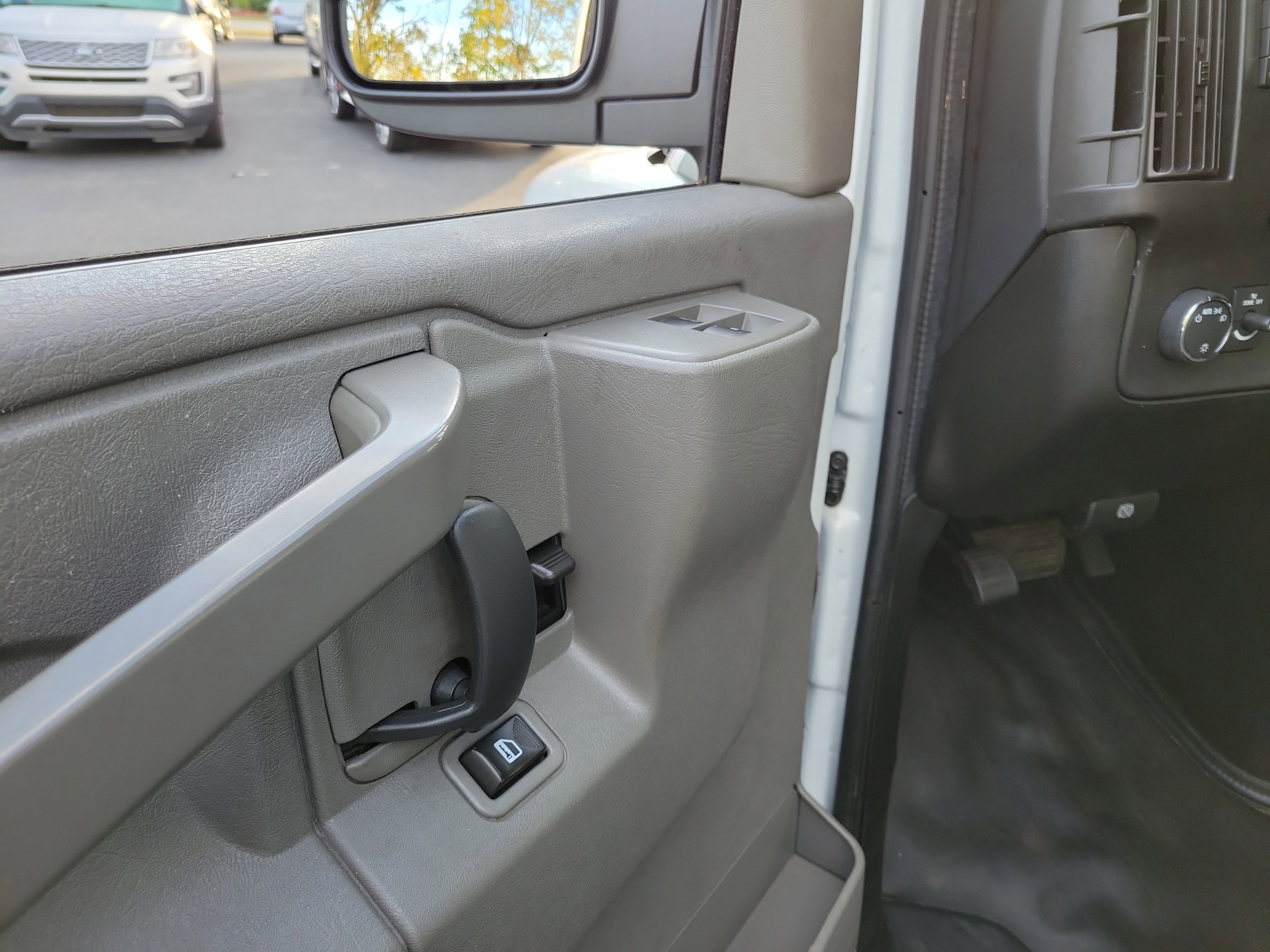 Used 2020 GMC Savana 2500 Extended w/ Driver Convenience Package image 16