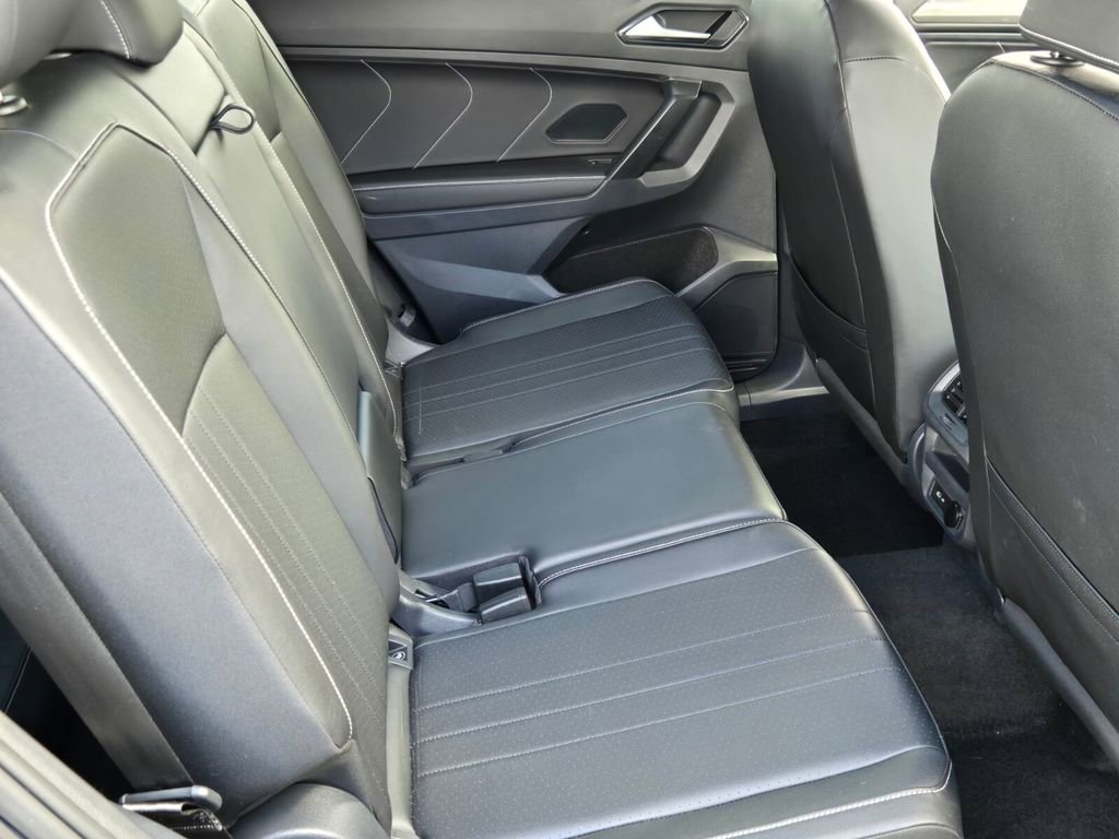 Used 2023 Volkswagen Tiguan SE FWD image 17