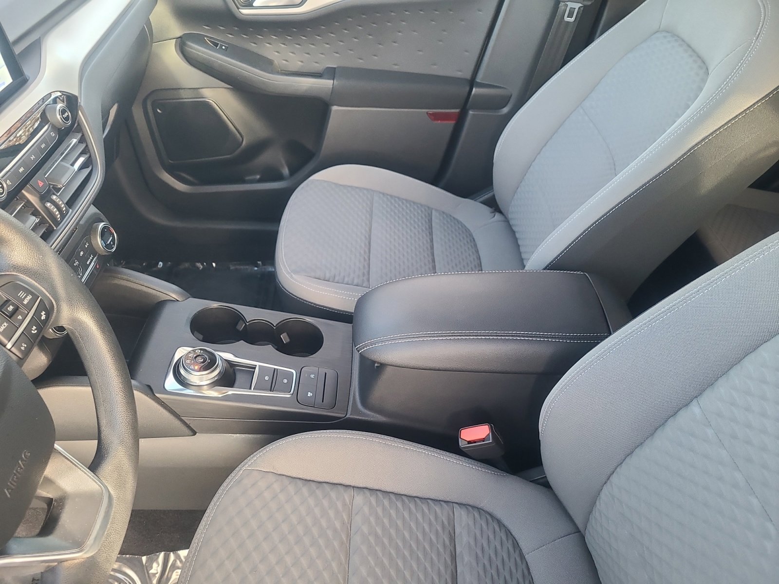 Used 2020 Ford Escape SE image 15