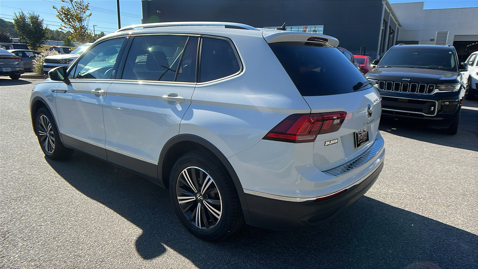 Used 2024 Volkswagen Tiguan SE image 10