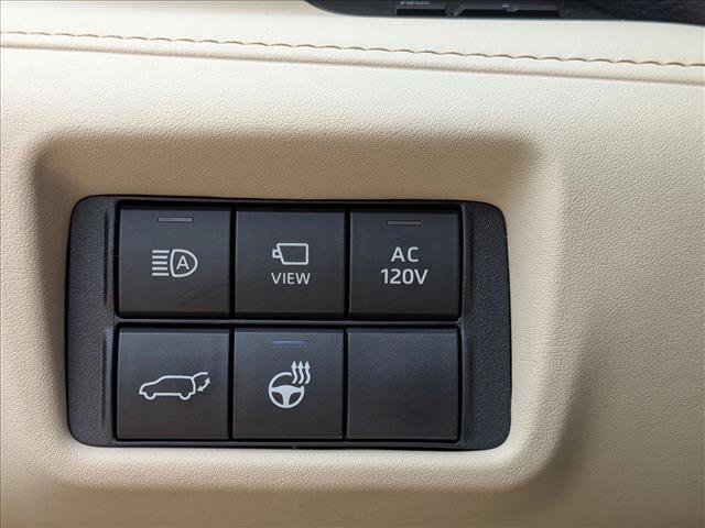 Used 2023 Toyota Highlander Platinum image 11