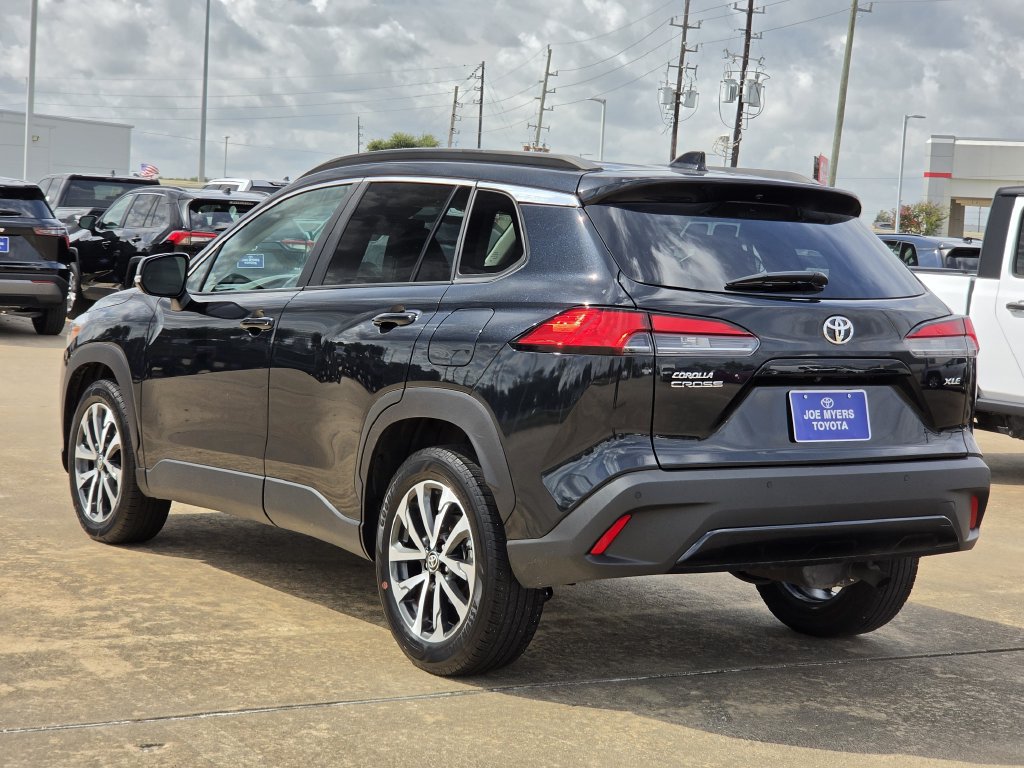Used 2025 Toyota Corolla Cross XLE FWD image 7