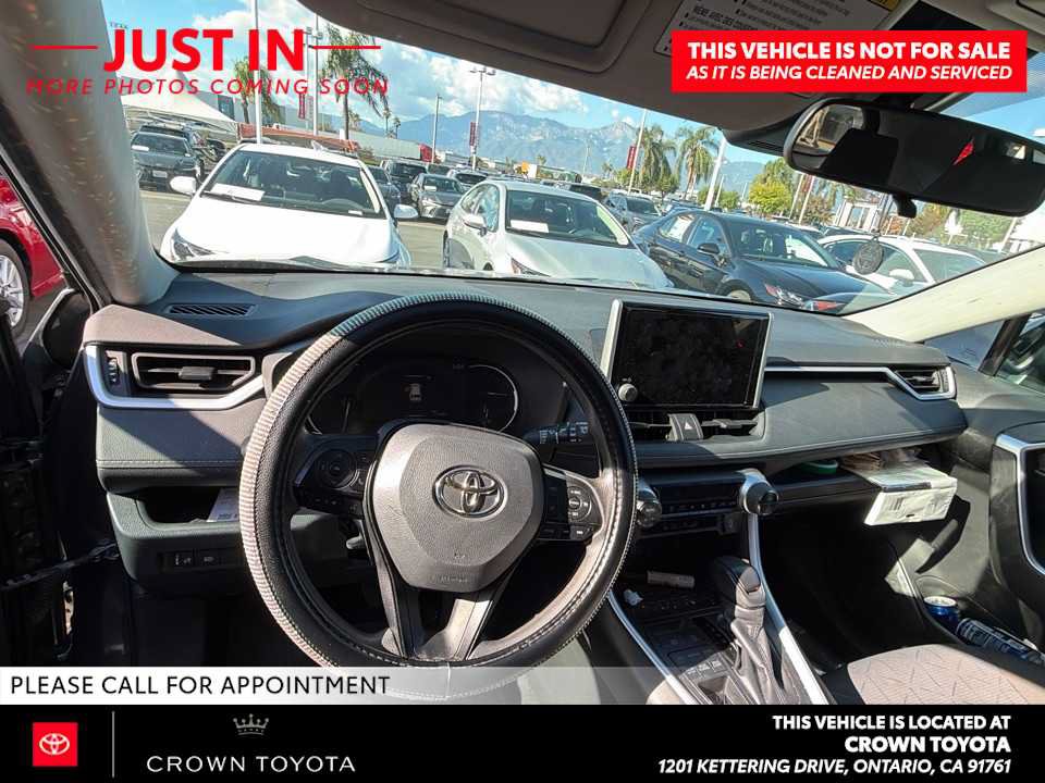Used 2023 Toyota RAV4 XLE AWD/4WD image 7