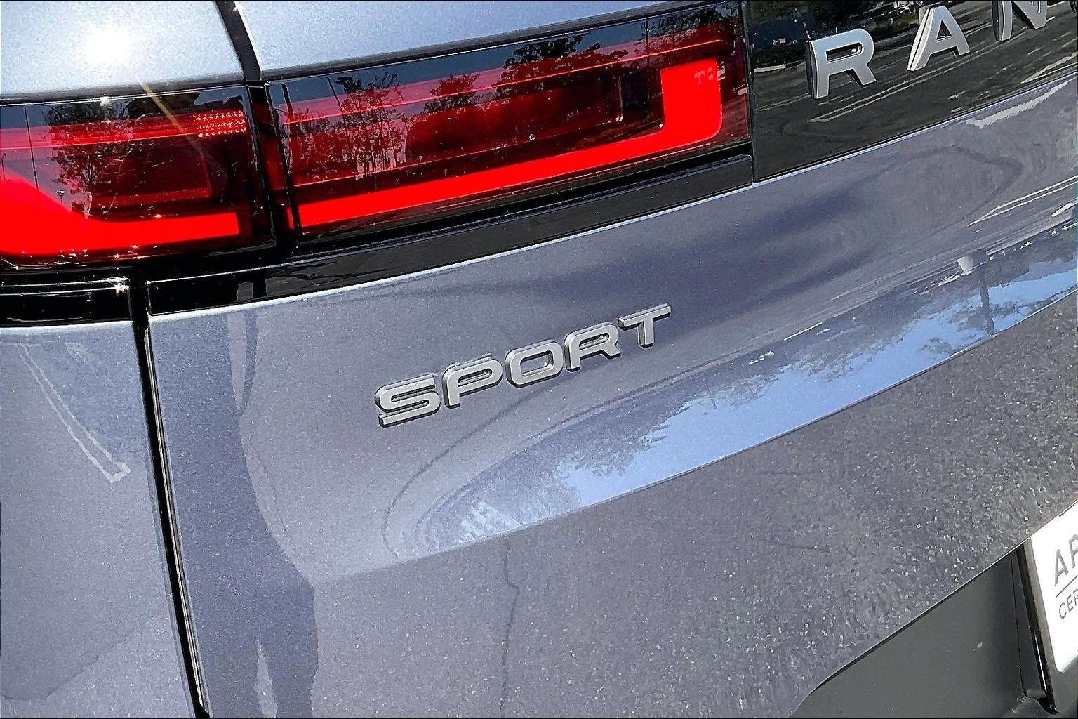 Used 2025 Land Rover Range Rover Sport SE AWD/4WD image 32