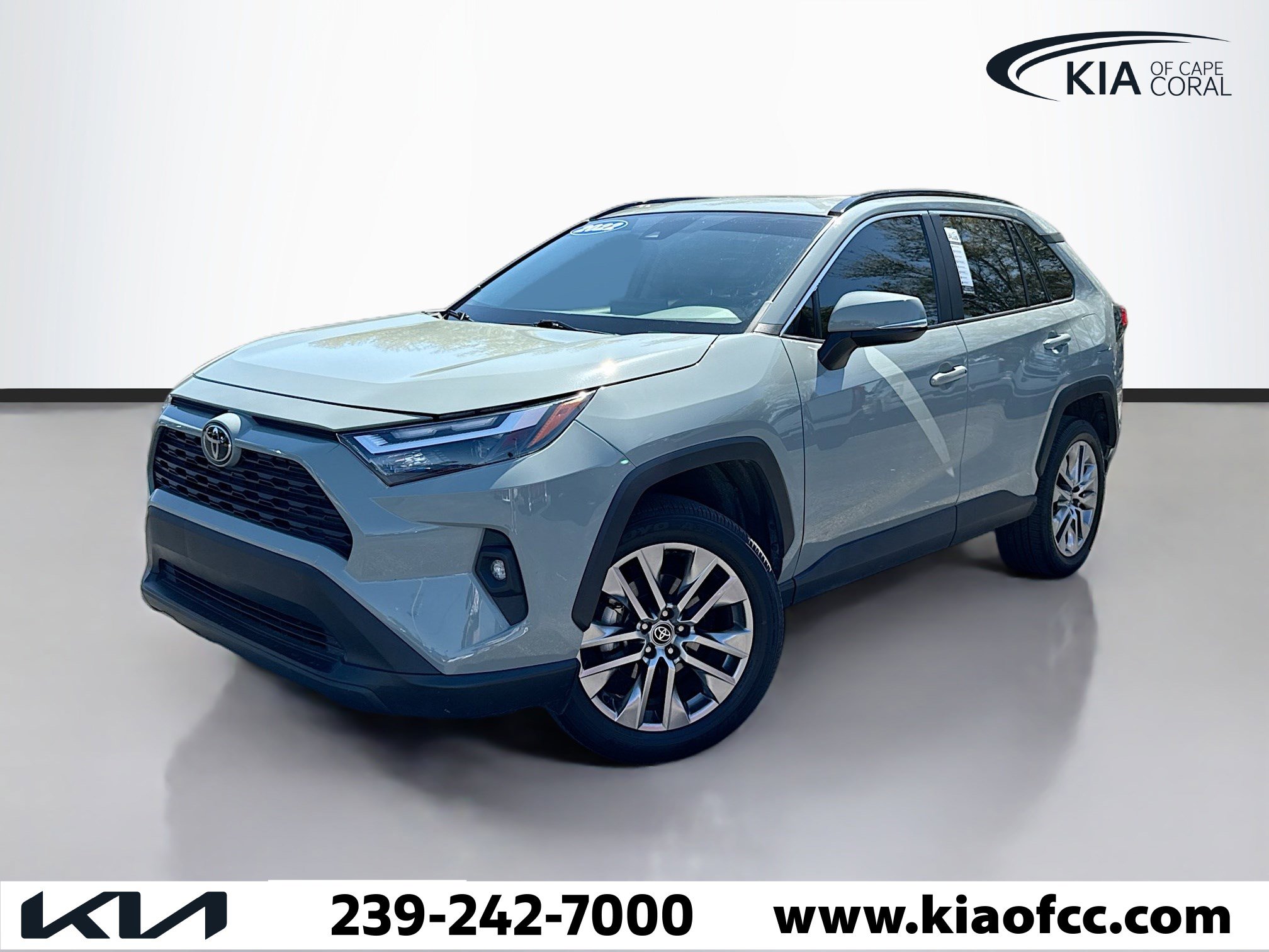 Used 2022 Toyota RAV4 XLE Premium image 1