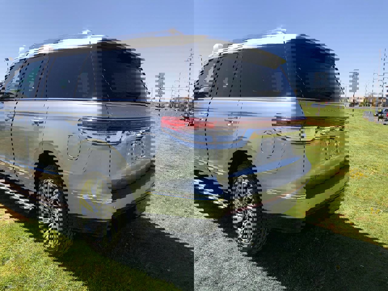 Used 2023 Lincoln Navigator Reserve image 4