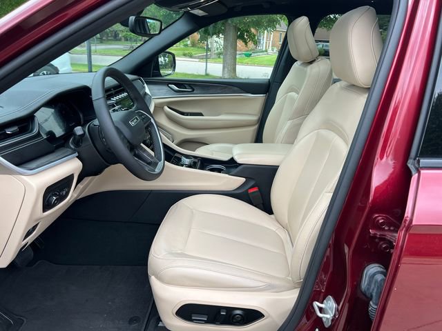 Used 2024 Jeep Grand Cherokee L Limited AWD/4WD image 4