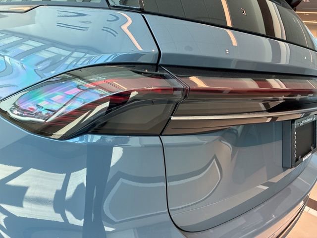 Used 2026 Lincoln Nautilus Reserve AWD/4WD image 11