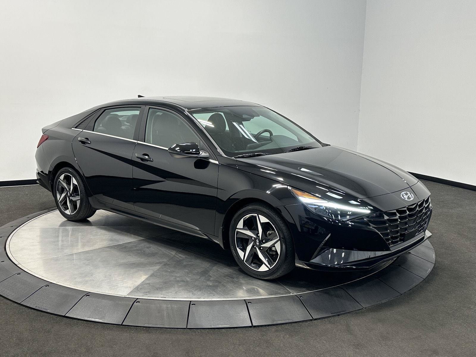 Certified 2023 Hyundai Elantra Limited FWD image 2