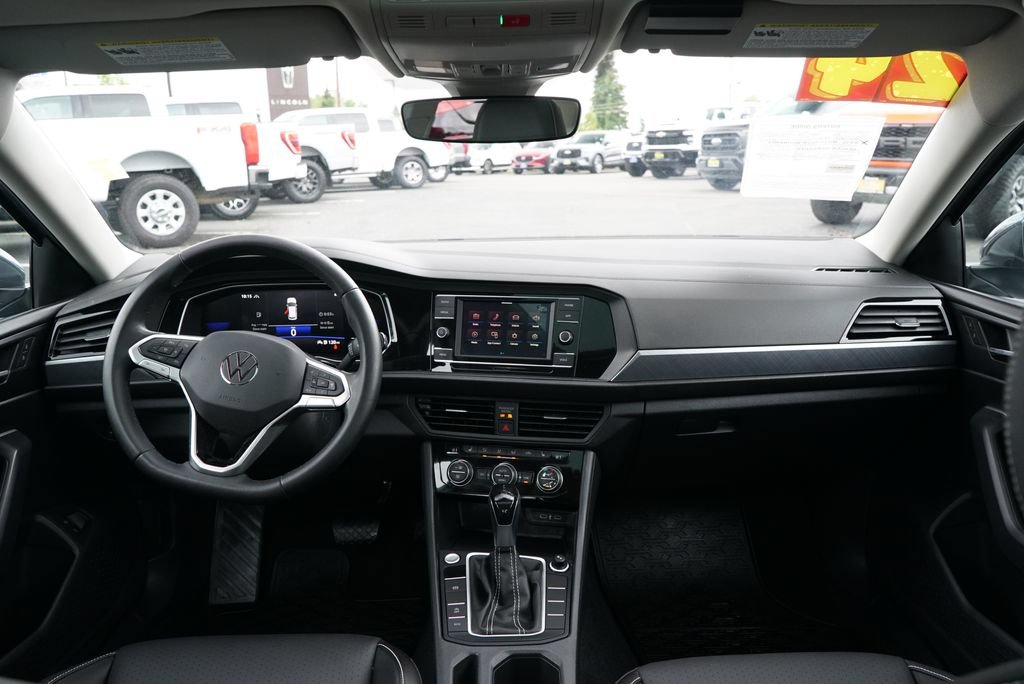 Used 2024 Volkswagen Jetta SE w/ Panoramic Sunroof Package FWD image 12
