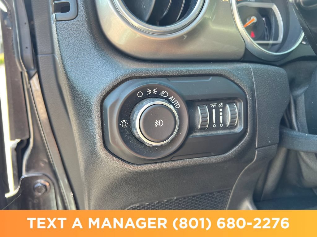 Used 2019 Jeep Wrangler Unlimited Sahara AWD/4WD image 30