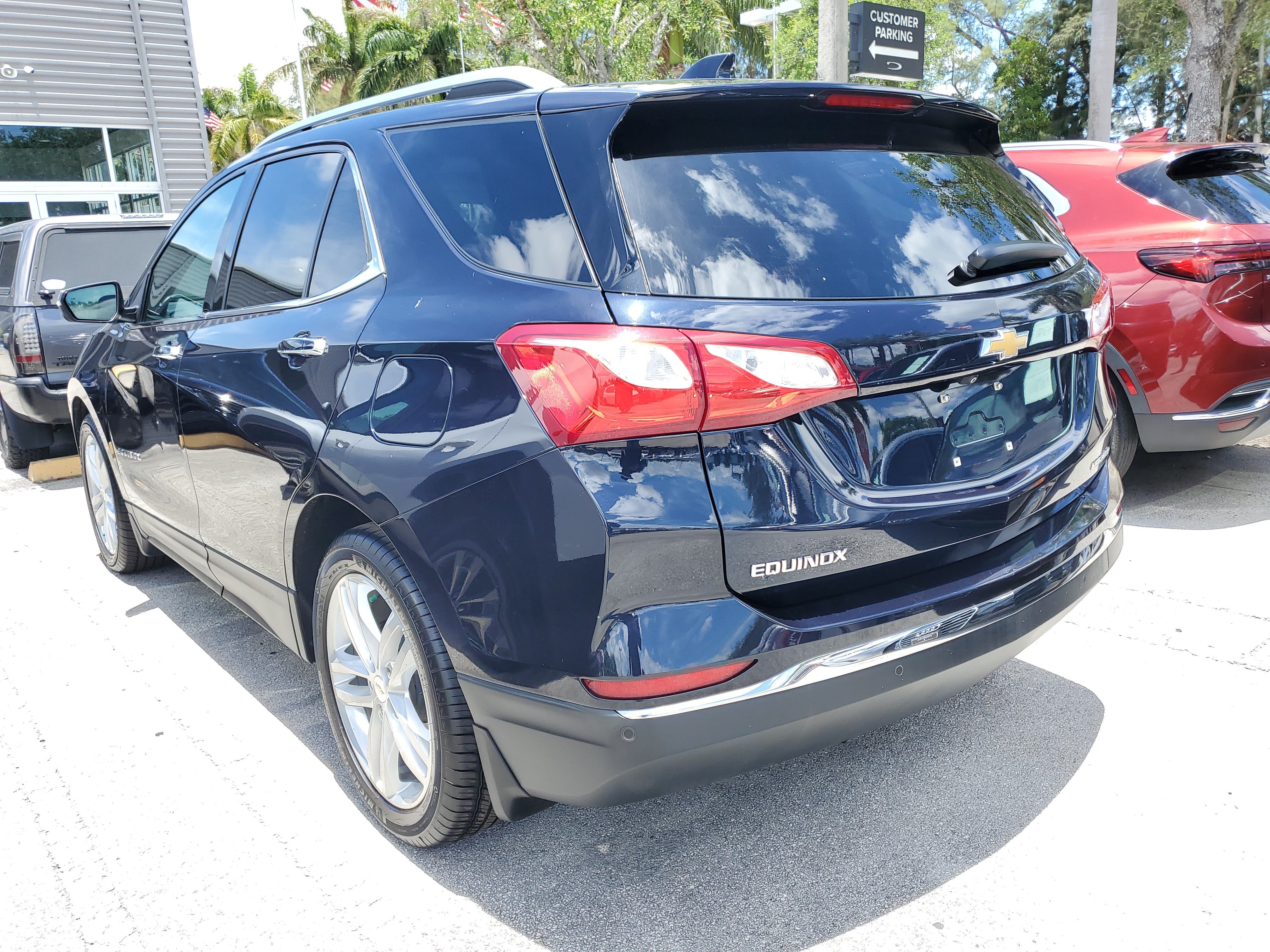 Used 2021 Chevrolet Equinox Premier FWD image 3