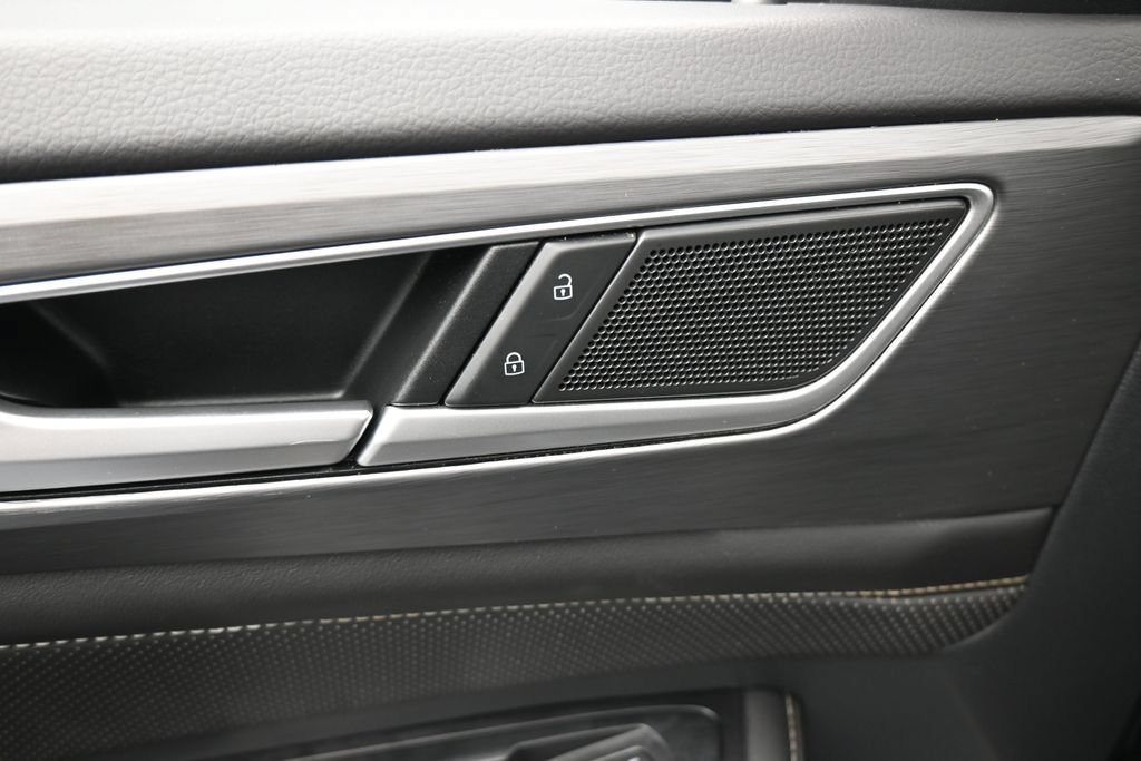 Used 2025 Volkswagen Atlas Cross Sport SE w/ Panoramic Sunroof Package FWD image 16
