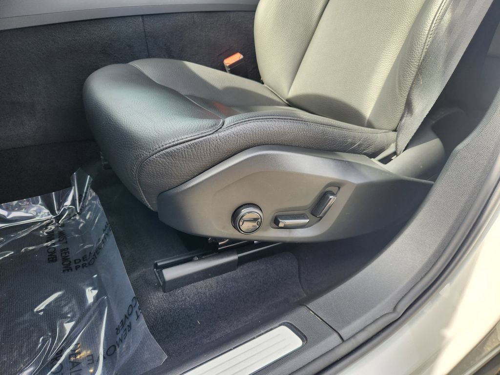 Certified 2025 Volvo XC60 B5 Plus AWD/4WD image 17