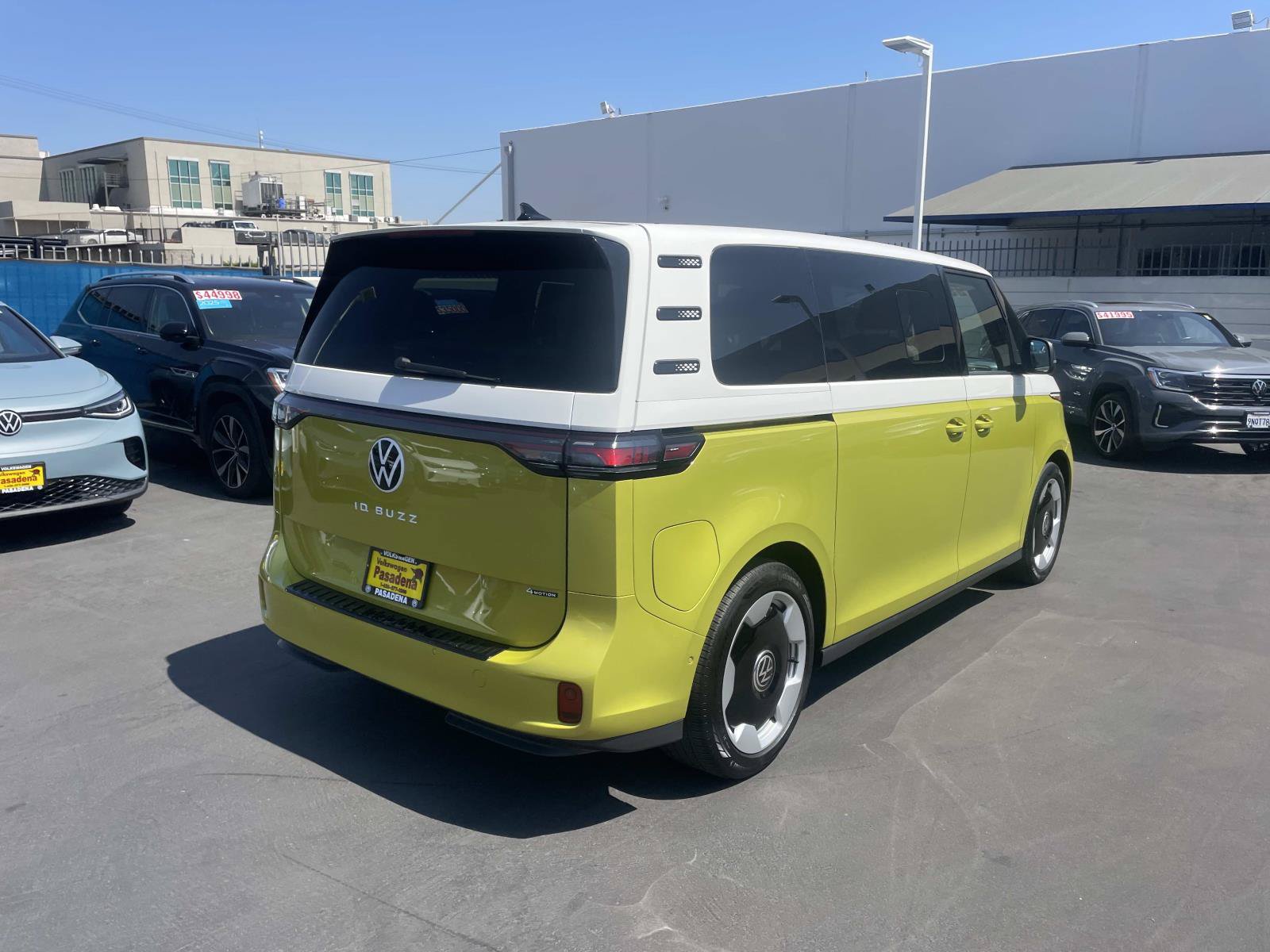 Certified 2025 Volkswagen ID. Buzz Pro S Plus AWD/4WD image 3