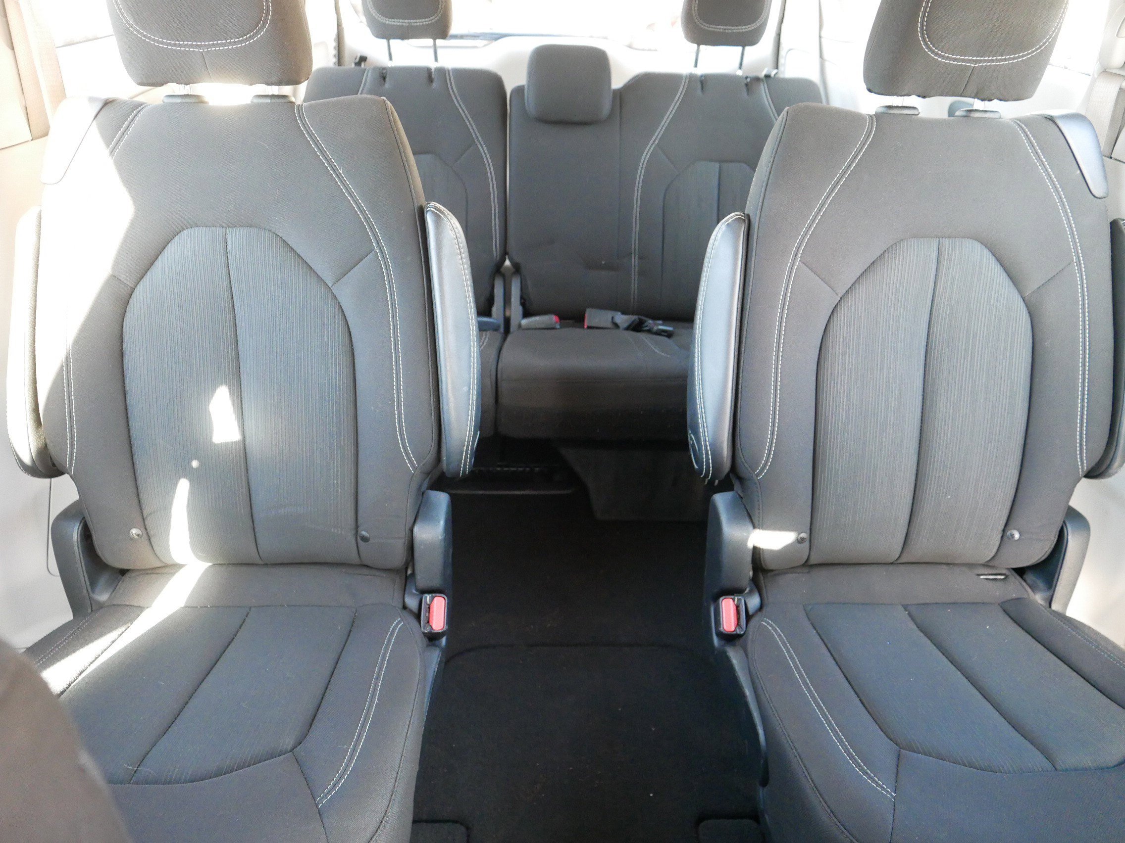 Used 2022 Chrysler Voyager LX image 13