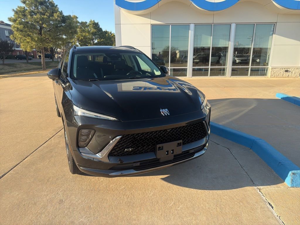 Used 2025 Buick Envision Sport Touring image 2