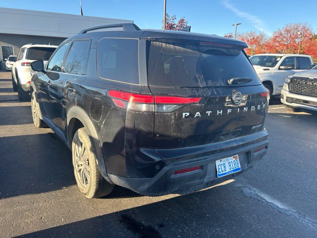 Used 2022 Nissan Pathfinder SV AWD/4WD image 2