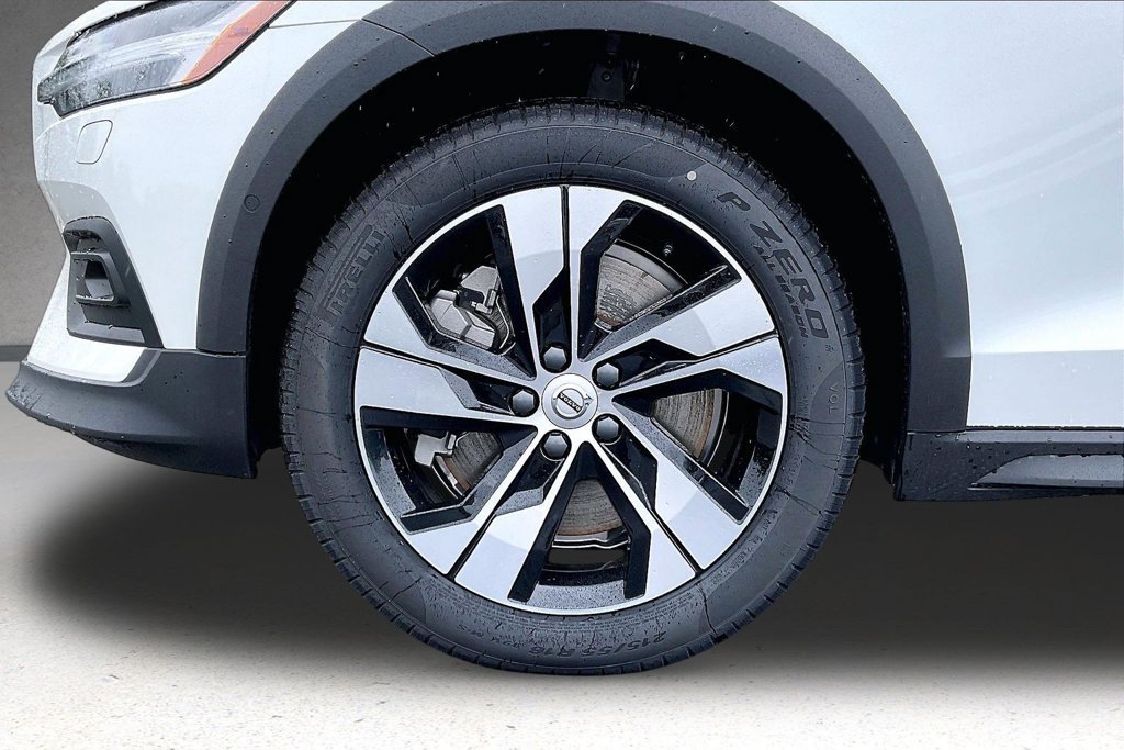 New 2026 Volvo V60 B5 Cross Country Plus w/ Climate Package AWD/4WD image 14