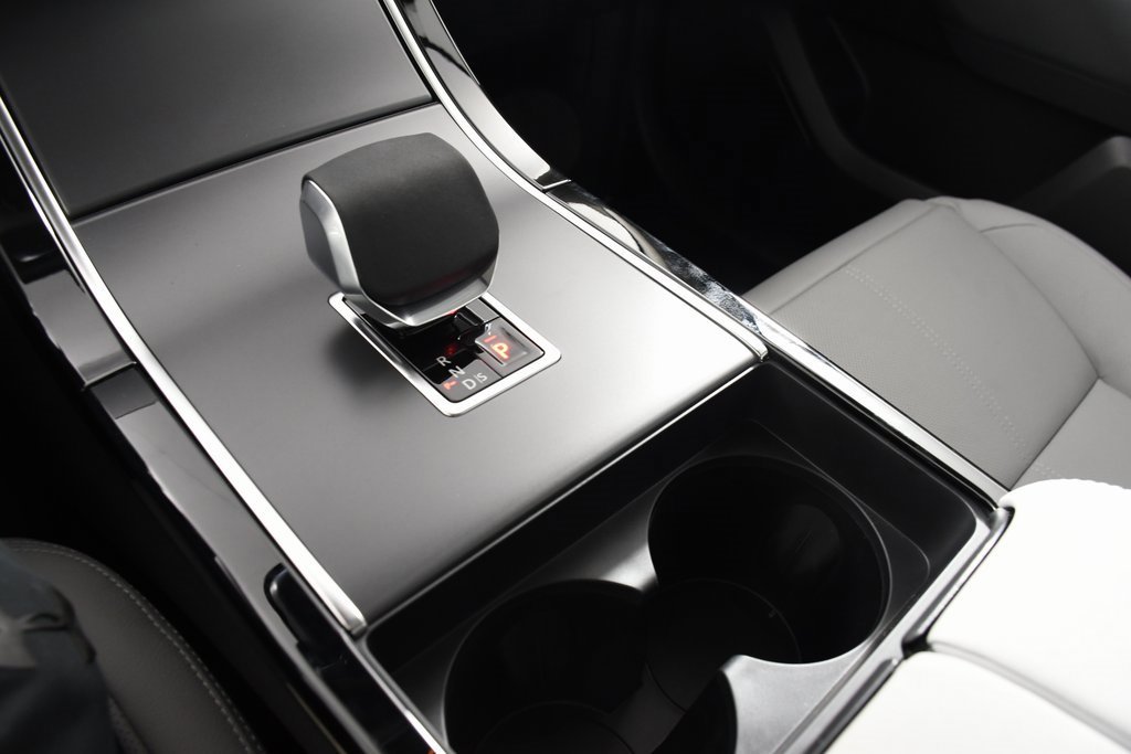 Used 2025 Land Rover Range Rover Velar Dynamic SE image 31