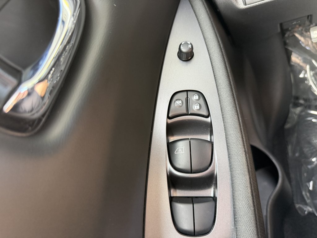 Used 2025 Nissan Leaf S FWD image 25