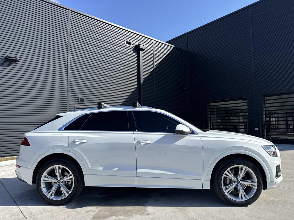 Used 2023 Audi Q8 Premium image 10