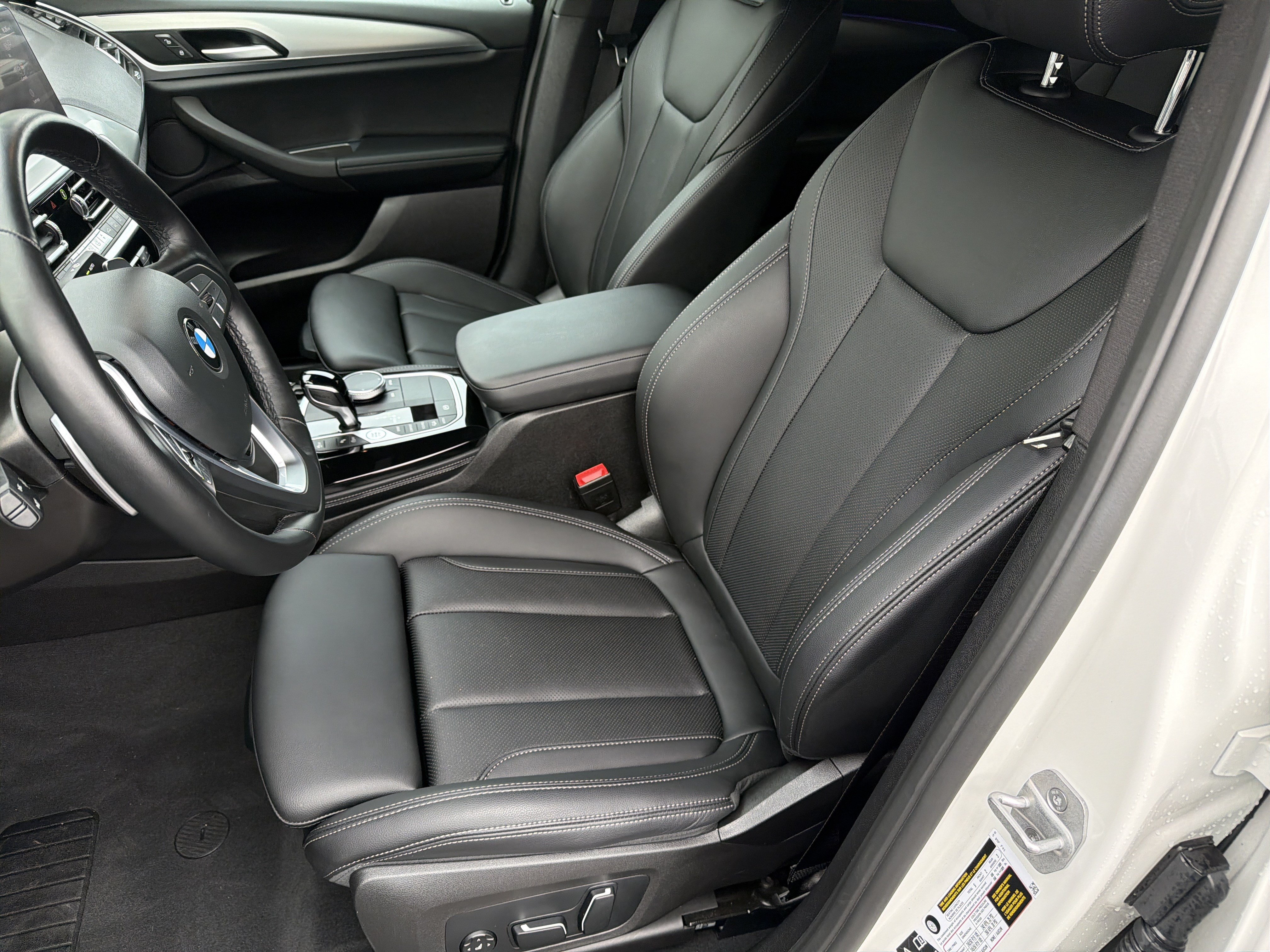 Certified 2025 BMW X4 xDrive30i w/ Premium Package AWD/4WD image 18