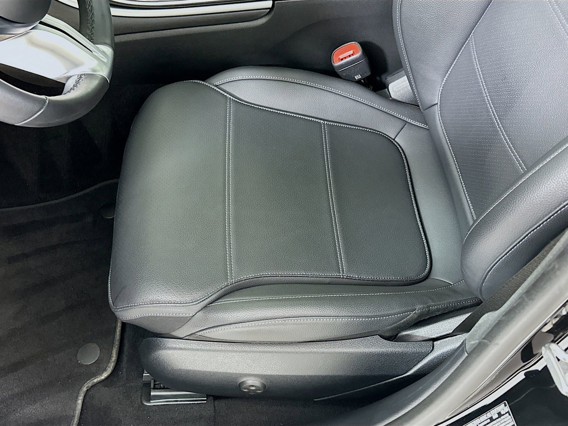 Used 2025 Mercedes-Benz C 300 Sedan image 20