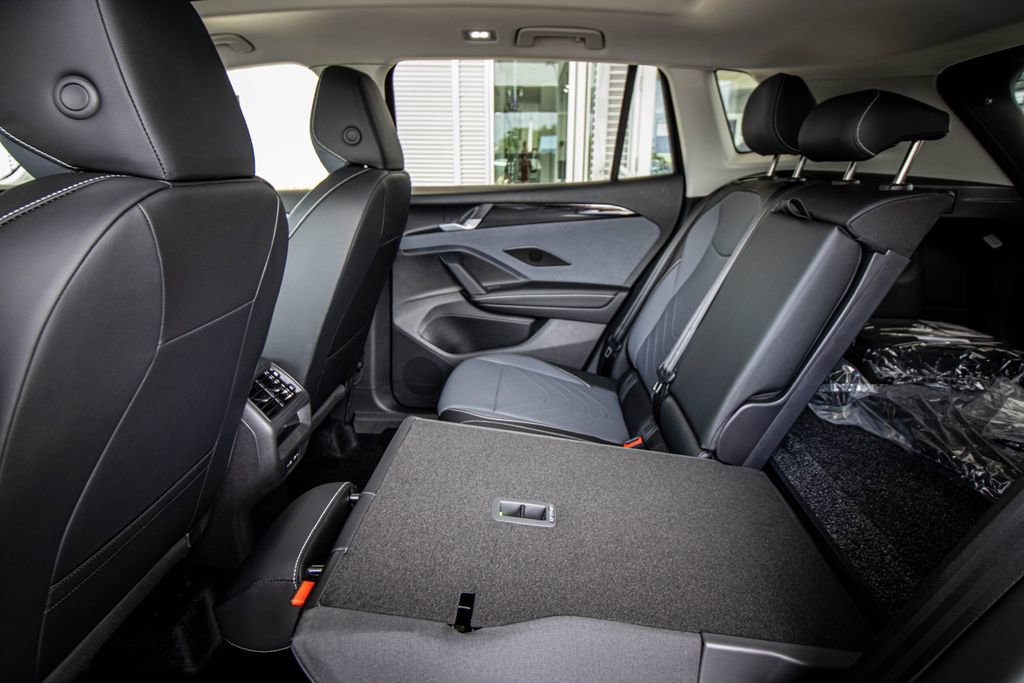 New 2026 Volkswagen Tiguan SE FWD image 28