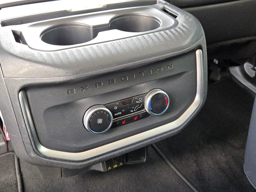 Used 2025 Ford Expedition Platinum image 17