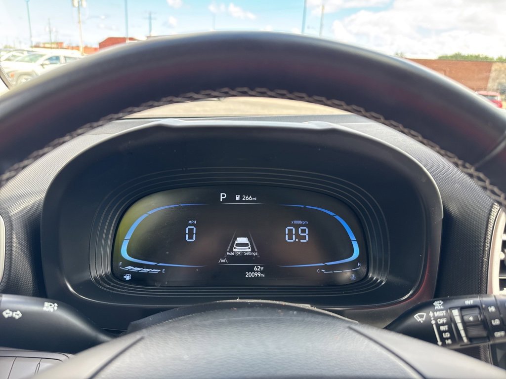 Used 2023 Hyundai Venue SEL image 32