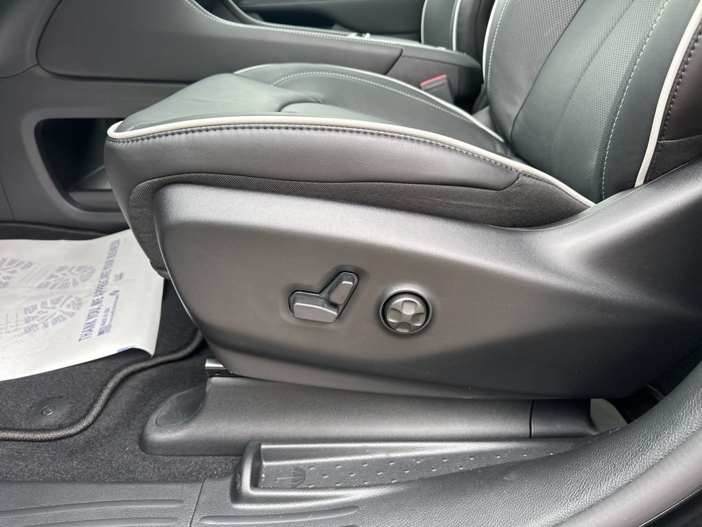 New 2026 Chrysler Pacifica Limited w/ S Appearance Package FWD image 64